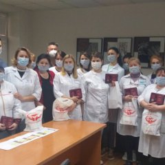 Медицинский персонал Владивостокской клинической больницы №4 сегодня получил награды от Профсоюза работников здравоохранения
