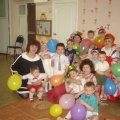 В нашем доме мы растём. Дружно, весело живём!