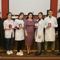 Награждение студентов-медиков Памятной медалью "Студенты-медики против коронавируса"