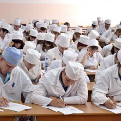 Профсоюз присудил ежемесячные стипендии 42 студентам медицинских вузов страны